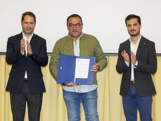 Entrega de convenios a distintas asociaciones de la ciudad