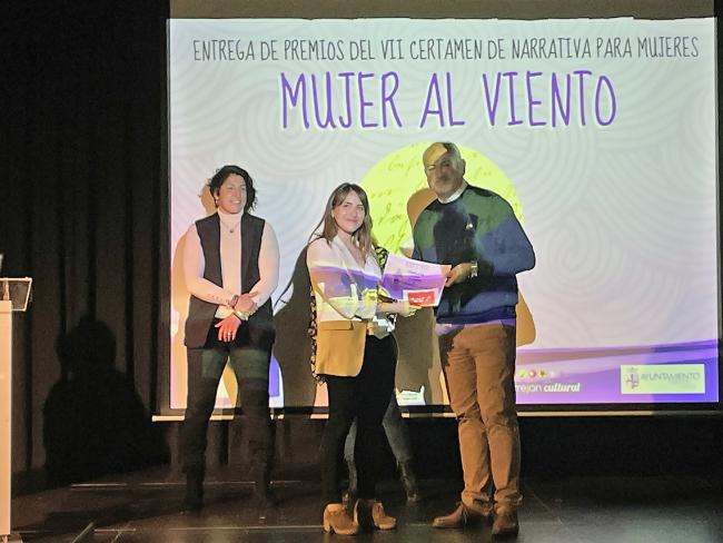 Magdalena Albero Andrés, ganadora del VII Certamen Literario de Narrativa “Mujer al viento”, con su obra “Pájaros de papel” 