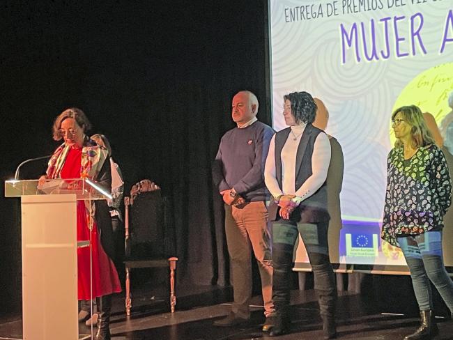 Magdalena Albero Andrés, ganadora del VII Certamen Literario de Narrativa “Mujer al viento”, con su obra “Pájaros de papel” 