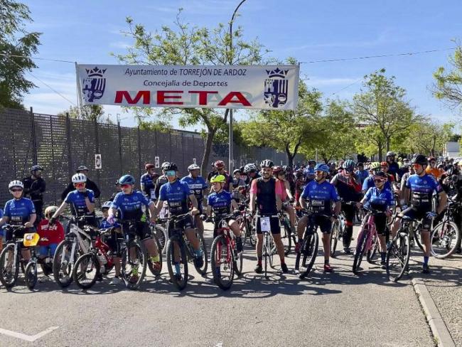 El “Día de la Bici” de Torrejón de Ardoz volvió a llenar las calles de la ciudad de familias y jóvenes  