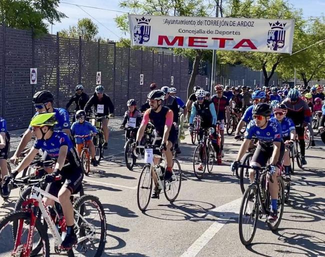 El “Día de la Bici” de Torrejón de Ardoz volvió a llenar las calles de la ciudad de familias y jóvenes  
