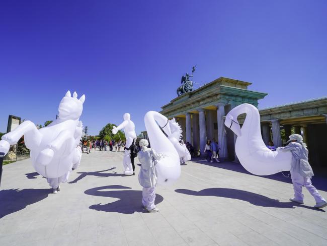 Brillante celebración del Día de Europa, destacando el homenaje a las víctimas por la invasión de Ucrania y el espectáculo de la Fuente del Parque Europa con Fuegos Artificiales