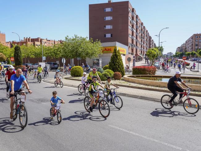 El “Día de la Bici” de Torrejón de Ardoz volvió a llenar las calles de la ciudad de familias y jóvenes  