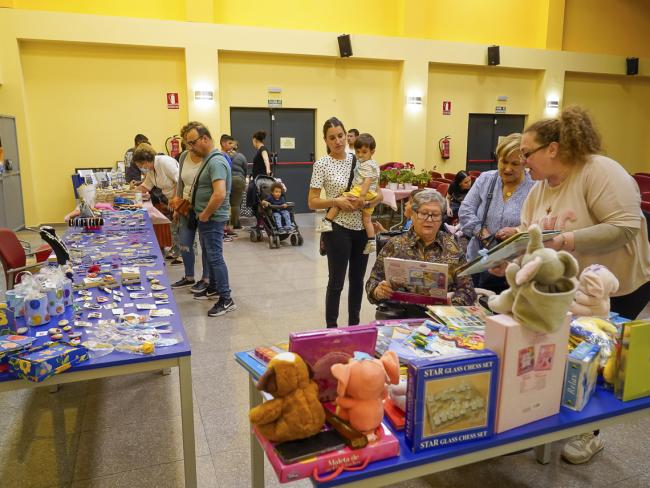La Hermandad de la Veracruz y Nuestra Señora de la Soledad organiza un mercadillo solidario para recaudar dinero que ayude a costear los costosos tratamientos que necesita la niña torrejonera, Rocío Molano