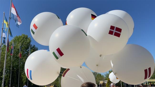 Brillante celebración del Día de Europa, destacando el homenaje a las víctimas por la invasión de Ucrania y el espectáculo de la Fuente del Parque Europa con Fuegos Artificiales