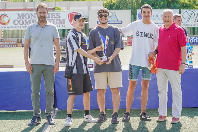 Entregas de premios competiciones locales de fútbol 7