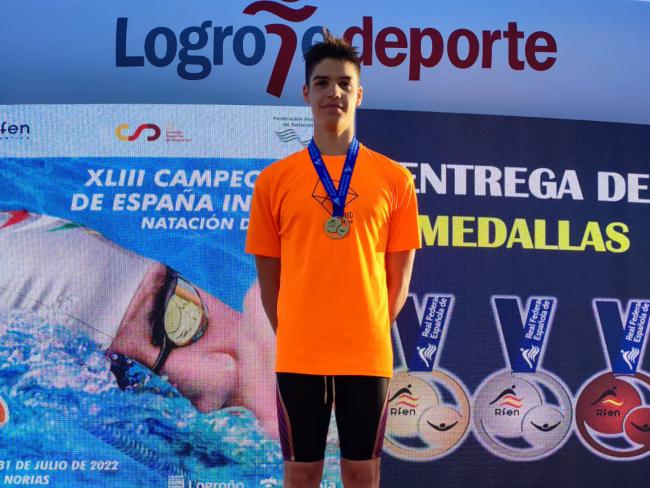 El torrejonero Saúl-Nacxit Calero, campeón de España de natación infantil de verano en 200 metros espalda
