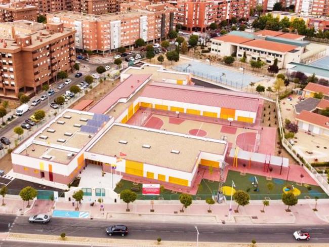 Torrejón cuenta con su primer Colegio de Educación Especial público denominado “Iker Casillas”, inaugurado por el propio deportista, la presidenta de la Comunidad de Madrid y el alcalde de Torrejón de Ardoz