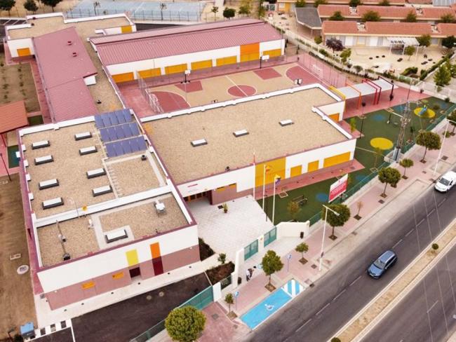 Torrejón cuenta con su primer Colegio de Educación Especial público denominado “Iker Casillas”, inaugurado por el propio deportista, la presidenta de la Comunidad de Madrid y el alcalde de Torrejón de Ardoz