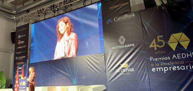 El alcalde de Torrejón de Ardoz, Ignacio Vázquez, entregó el galardón en la categoría de Empresa Comercial en los Premios AEDHE a la Excelencia Empresarial a la empresa torrejonera, Fersan, que cuenta con tres ópticas en la ciudad 