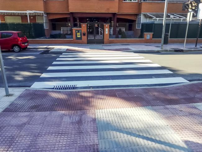 Nuevo paso de cebra en la calle Álamo