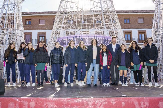 Torrejón de Ardoz conmemora el Día Internacional contra la violencia hacia las mujeres con un emotivo acto en homenaje y en memoria a todas las mujeres asesinadas