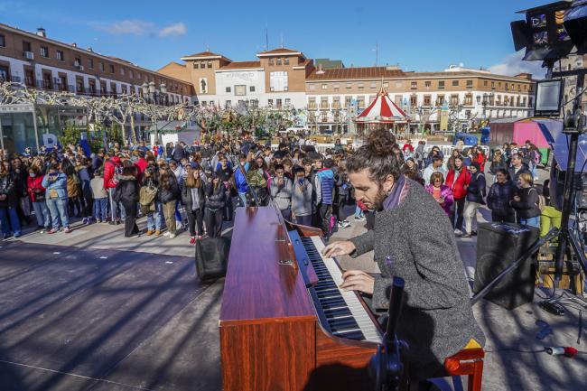 Torrejón de Ardoz conmemora el Día Internacional contra la violencia hacia las mujeres con un emotivo acto en homenaje y en memoria a todas las mujeres asesinadas