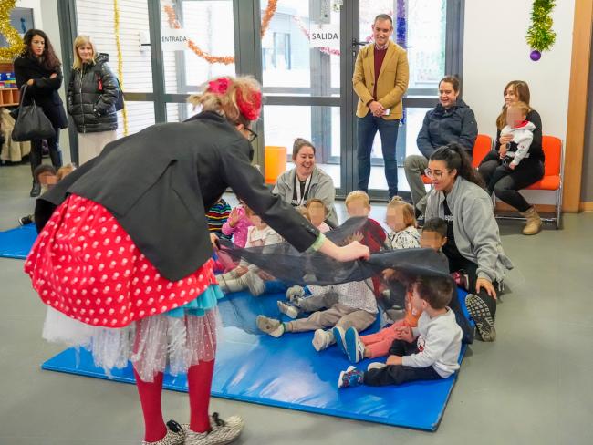 Más de 1.500 alumnos de escuelas infantiles y colegios de Torrejón de Ardoz participan en la campaña “No hay derecho pequeño” que tiene como objetivo difundir y apoyar los derechos de la infancia
