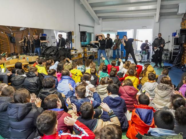 Más de 1.500 alumnos de escuelas infantiles y colegios de Torrejón de Ardoz participan en la campaña “No hay derecho pequeño” que tiene como objetivo difundir y apoyar los derechos de la infancia