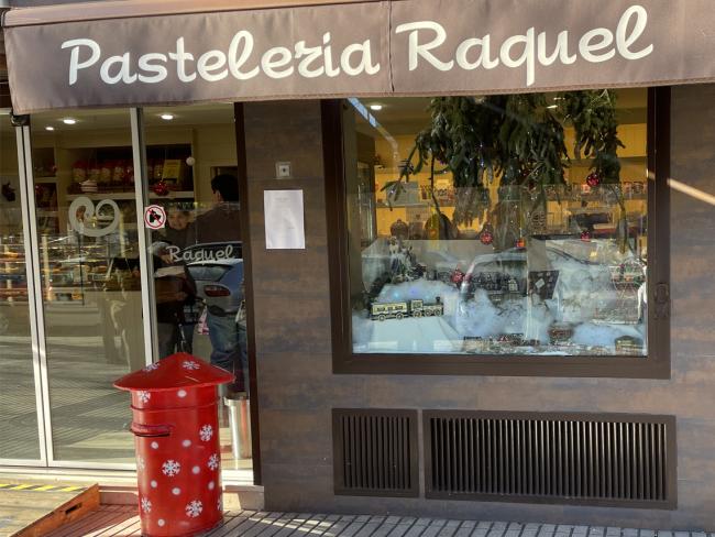 14 Premios Escaparates Barrios Pasteleria Raquel 1º Premio Escaparate mas innovador