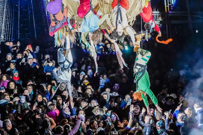 Gran Cabalgata de Reyes de Luz 2023 - Espectáculo aéreo Grupo Puja!