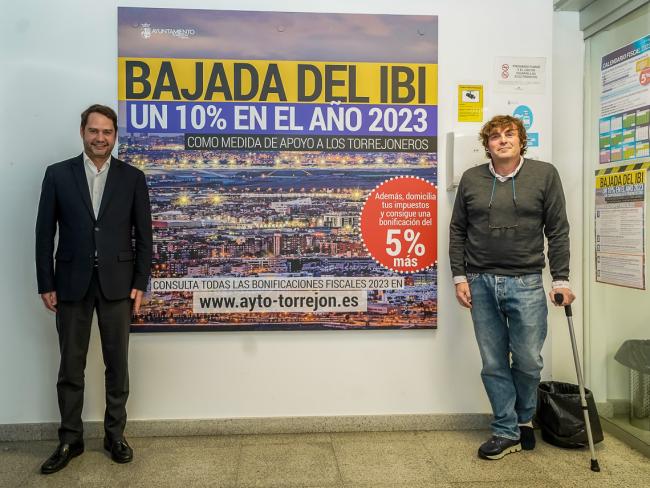Se baja el IBI un 10% en el año 2023, que se reduce al 15% para aquellos torrejoneros que lo domicilien, a iniciativa del alcalde y el equipo de Gobierno local