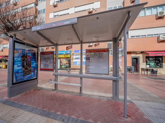 El Ayuntamiento de Torrejón de Ardoz ha reformado 46 paradas de autobús repartidas por toda la ciudad para hacerlas más accesibles a las personas con movilidad reducida