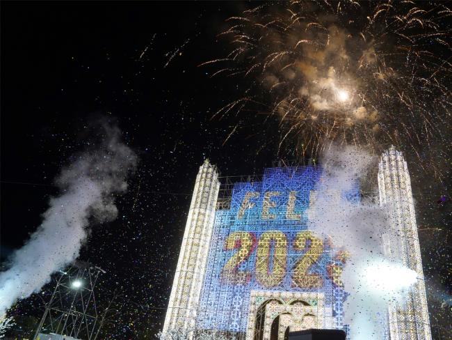Gran éxito de las campanadas de fin de año celebradas en el Parque Mágicas Navidades retransmitidas en directo por Telecinco y Cuatro
