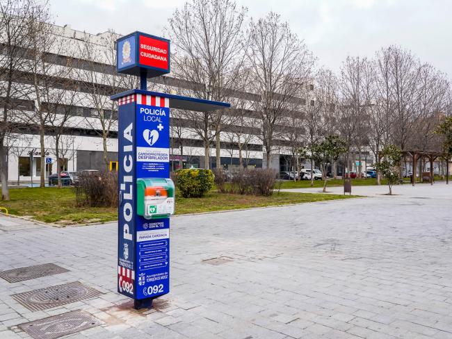 Torrejón de Ardoz, Ciudad Cardioprotegida, instala 10 nuevos desfibriladores semiautomáticos en los Puntos de Encuentro de Policía Local