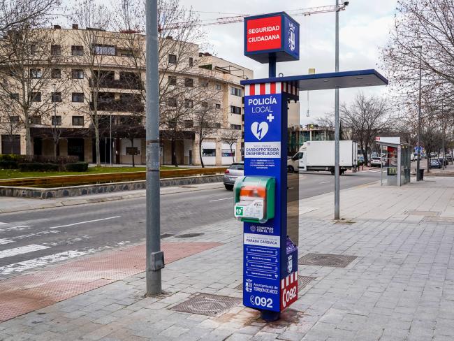 Torrejón de Ardoz, Ciudad Cardioprotegida, instala 10 nuevos desfibriladores semiautomáticos en los Puntos de Encuentro de Policía Local