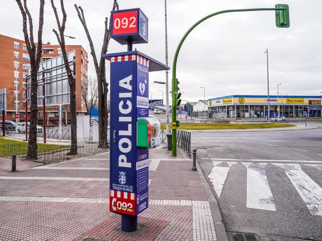 Torrejón de Ardoz, Ciudad Cardioprotegida, instala 10 nuevos desfibriladores semiautomáticos en los Puntos de Encuentro de Policía Local