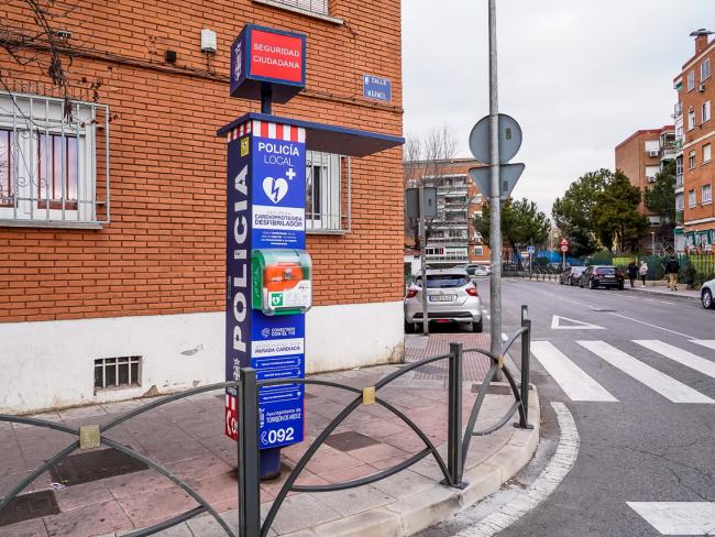 Torrejón de Ardoz, Ciudad Cardioprotegida, instala 10 nuevos desfibriladores semiautomáticos en los Puntos de Encuentro de Policía Local