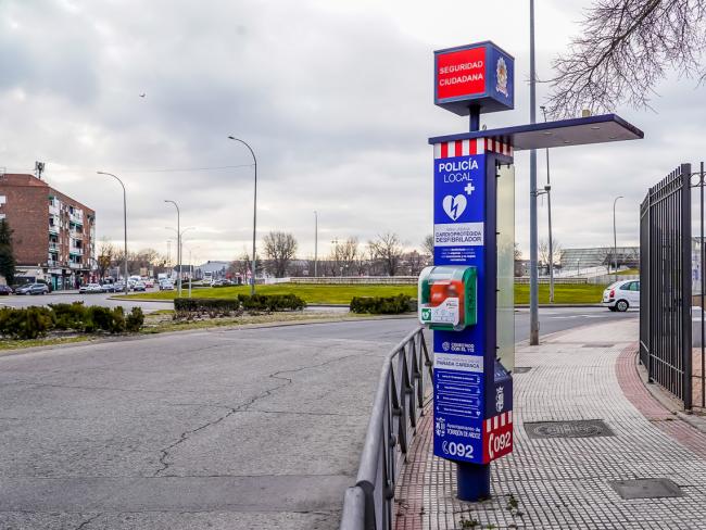 Torrejón de Ardoz, Ciudad Cardioprotegida, instala 10 nuevos desfibriladores semiautomáticos en los Puntos de Encuentro de Policía Local