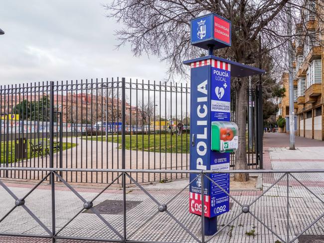 Torrejón de Ardoz, Ciudad Cardioprotegida, instala 10 nuevos desfibriladores semiautomáticos en los Puntos de Encuentro de Policía Local