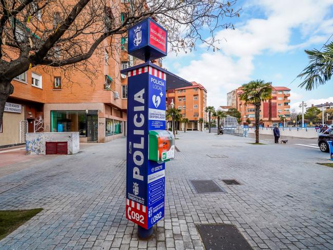 Torrejón de Ardoz, Ciudad Cardioprotegida, instala 10 nuevos desfibriladores semiautomáticos en los Puntos de Encuentro de Policía Local