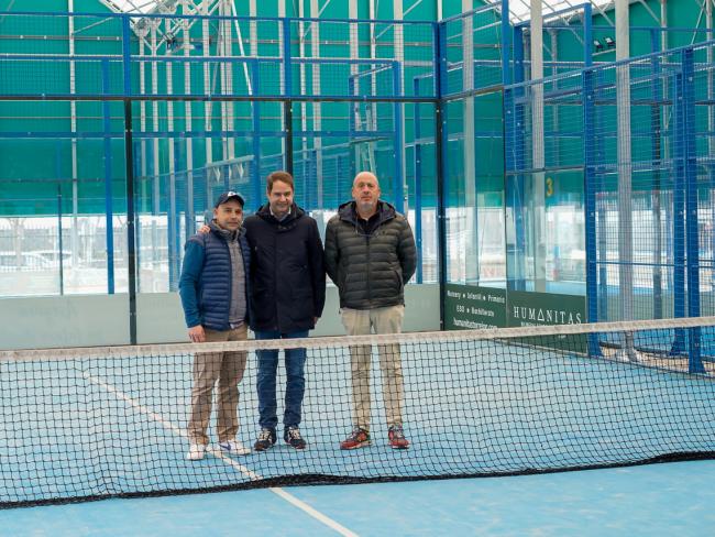 El Club Pádel Soto Torrejón cubre cuatro de sus pistas y renueva el césped de las 14 con las que cuenta