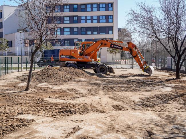 El Ayuntamiento está renovando las 52 áreas caninas que hay en Torrejón de Ardoz
