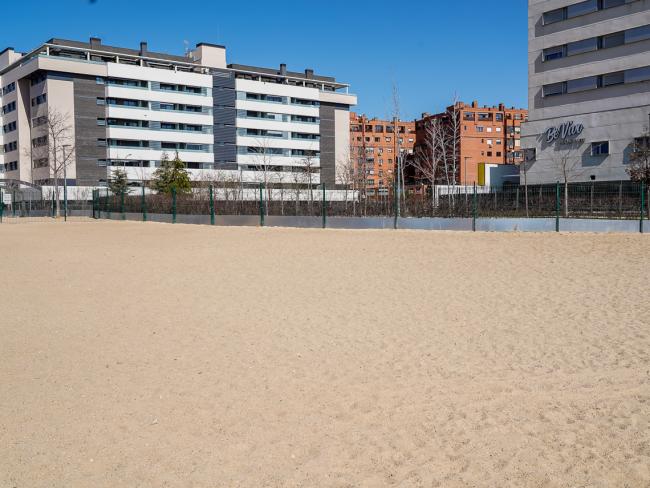 El Ayuntamiento está renovando las 52 áreas caninas que hay en Torrejón de Ardoz