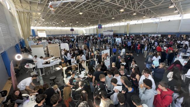 Torrejón de Ardoz acoge la III Feria de las Profesiones del Henares, en la que participan 2.500 jóvenes, que han podido conocer las profesiones más demandas del momento