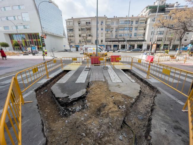 Construcción de nueva glorieta en avenida Virgen de Loreto con calle Londres