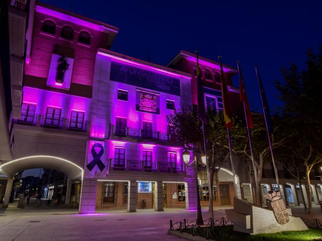 El Ayuntamiento de Torrejón celebra por todo lo alto el Día de la Mujer con el coloquio entre Anne Igartiburu y Patri Psicóloga, con representación teatrales para estudiantes y con la Marcha por la Igualdad 