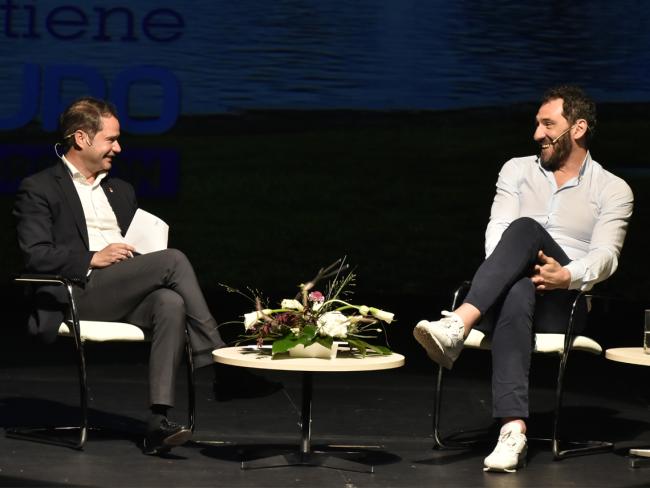 El alcalde, Ignacio Vázquez, con el torrejonero Jorge Garbajosa, presidente de la FEB, realizaron un emotivo recorrido por el proceso de transformación y mejora de la ciudad en el acto central del “Plan Ciudad: Torrejón Tiene +  Futuro"
