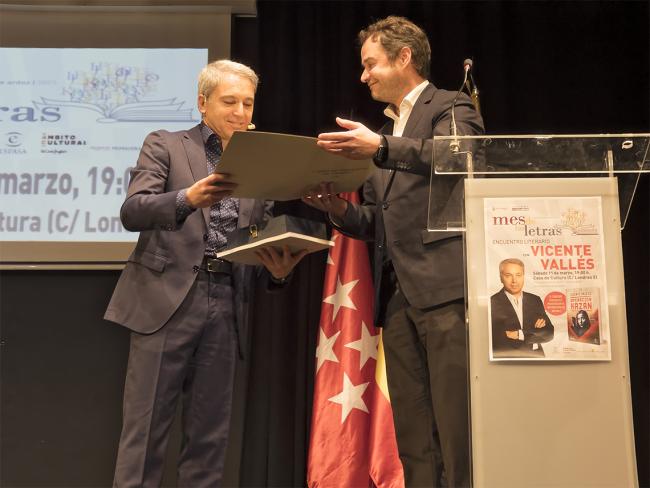 Gran éxito de la presentación de la primera novela del conocido periodista y presentador, Vicente Vallés, “Operación Kazán”