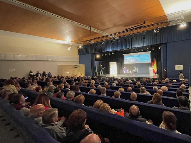 Gran éxito de la presentación de la primera novela del conocido periodista y presentador, Vicente Vallés, “Operación Kazán”