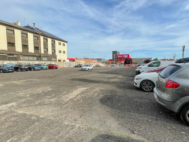 Entra en funcionamiento el nuevo aparcamiento en superficie en el Barrio Girasol (calle Río Guadalquivir- avenida Constitución)