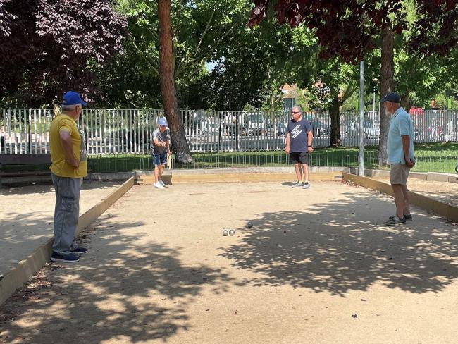 Construidas dos nuevas pistas de petanca en el Parque del Arte