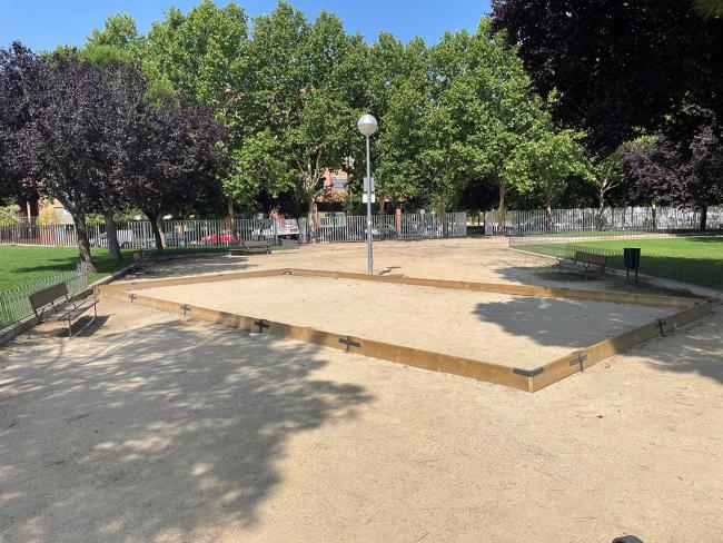 Construidas dos nuevas pistas de petanca en el Parque del Arte