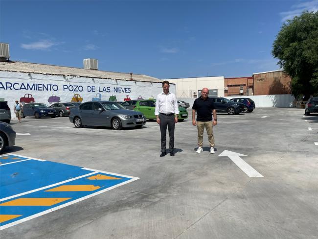 El alcalde, Ignacio Vázquez, visita los tres nuevos aparcamientos gratuitos con los que se han creado 267 plazas, y que se sitúan en las calles Pozo de las Nieves con Industrias, Río Guadalquivir con avenida Constitución y en el barrio Girasol- Juncal - Montserrat