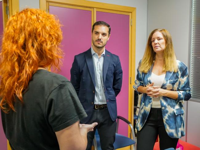 La consejera de Familia, Juventud y Asuntos Sociales, Ana Dávila-Ponce de León, y el alcalde de Torrejón, Alejandro Navarro Prieto visitan el Punto Municipal de Violencia de Género de la ciudad, donde se ofrece asistencia psicológica, social o asesoría ju