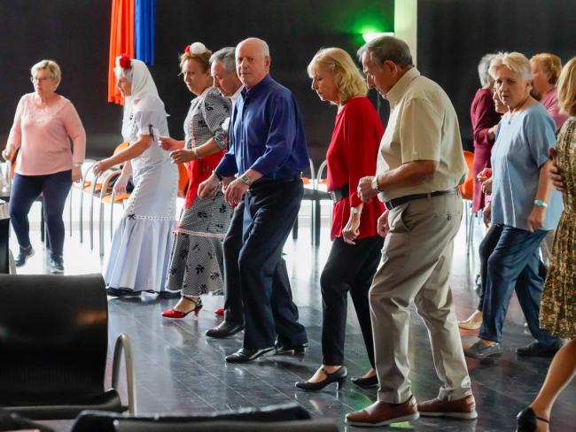 Bailes, una de las actividades dirigidas a los mayores de la ciudad