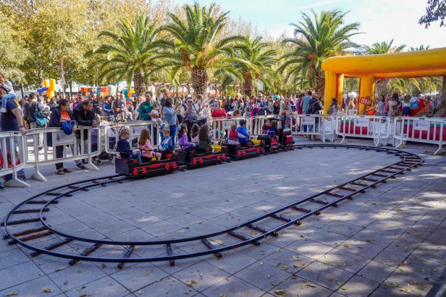Gran afluencia de familias en las divertidas actividades celebradas con motivo del Día Mundial de la Infancia 