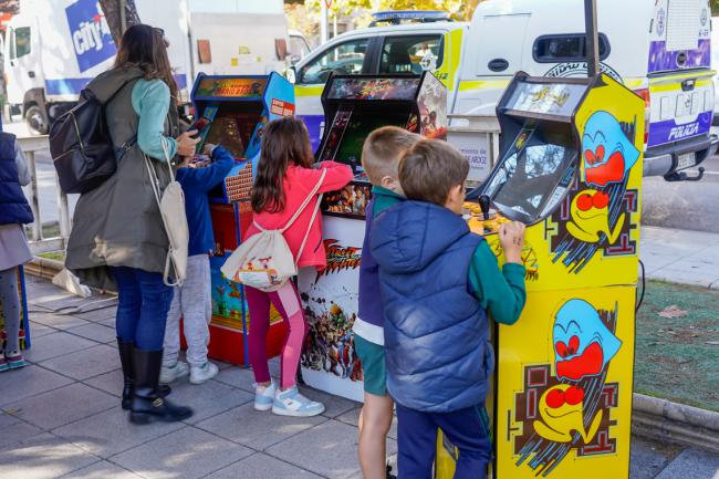 Gran afluencia de familias en las divertidas actividades celebradas con motivo del Día Mundial de la Infancia 