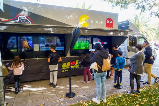 Gran afluencia de familias en las divertidas actividades celebradas con motivo del Día Mundial de la Infancia 