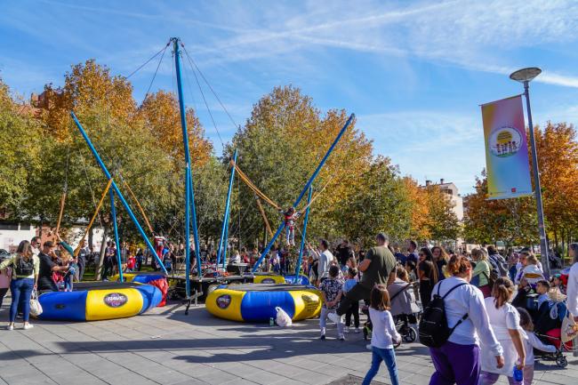 Gran afluencia de familias en las divertidas actividades celebradas con motivo del Día Mundial de la Infancia 